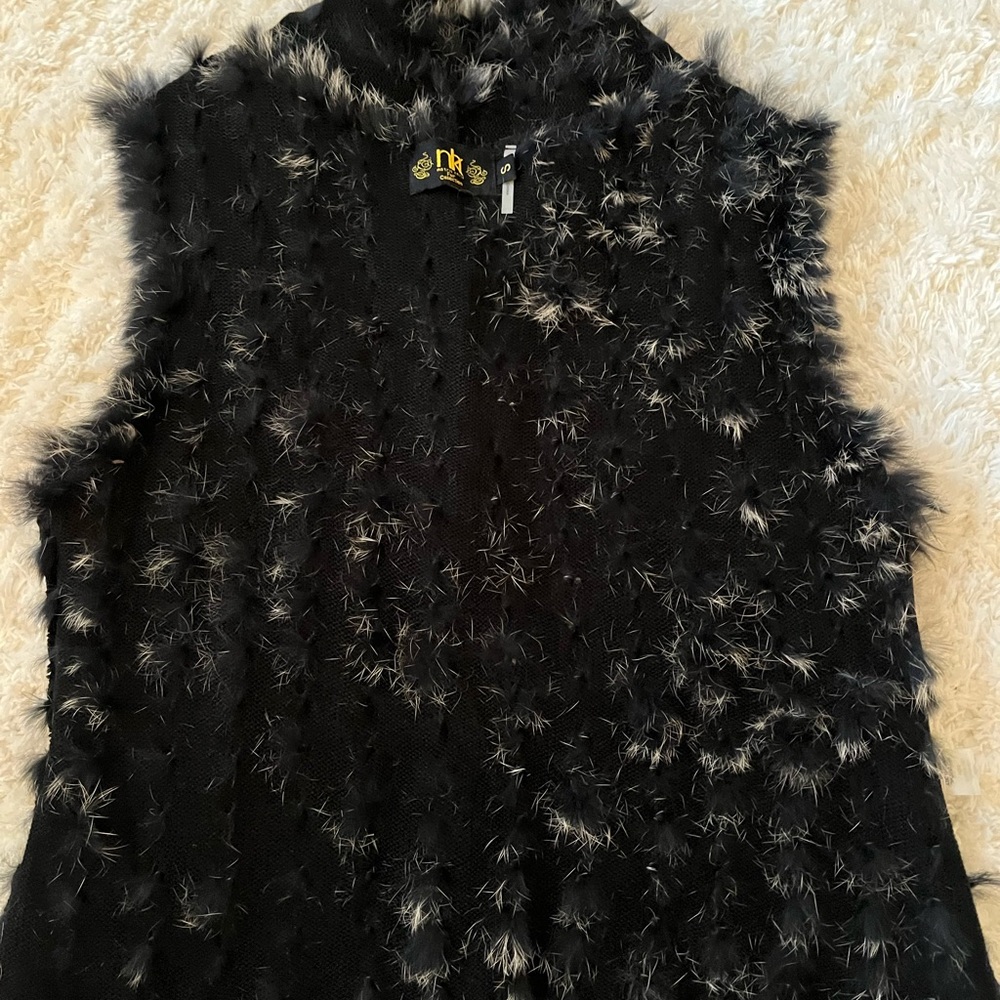 💯 Rabbit Fur Vest in Black and White, Front Hook Clasp - Picture 7 of 7